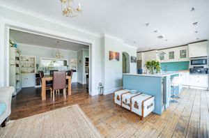 Kitchen Diner angle 2- click for photo gallery